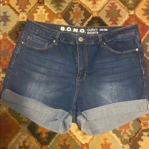 S.O.N.G. Curvy high rise shorts